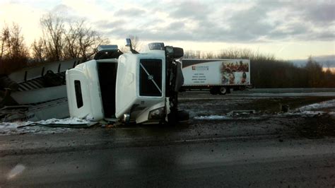 Hwy 401 Westbound Closed After Multi Vehicle Crash