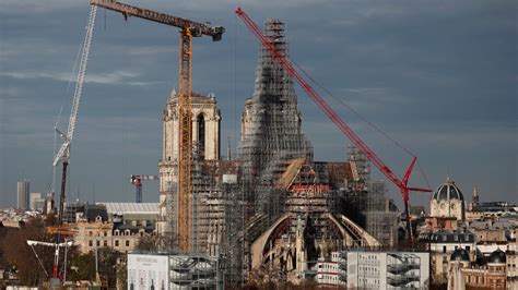 Notre Dames Replica Spire Rises In Cage Of Scaffolding