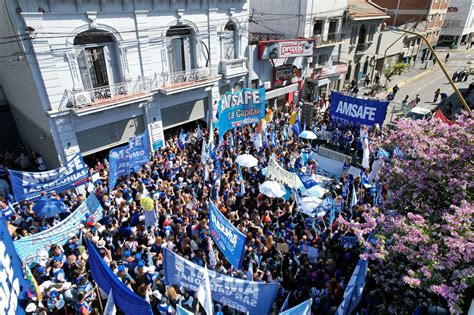 Paritaria docente los maestros de Amsafé votan entre mociones de