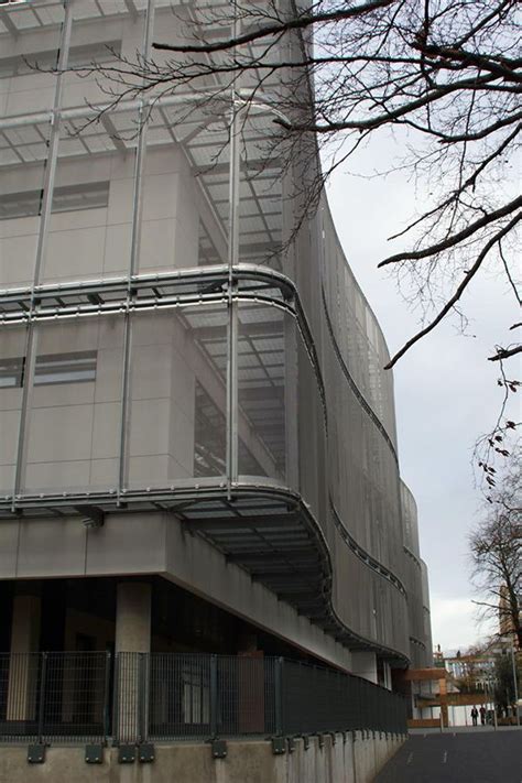 A Wave Like Wire Mesh Cladding At Holland Park School Made With Haver