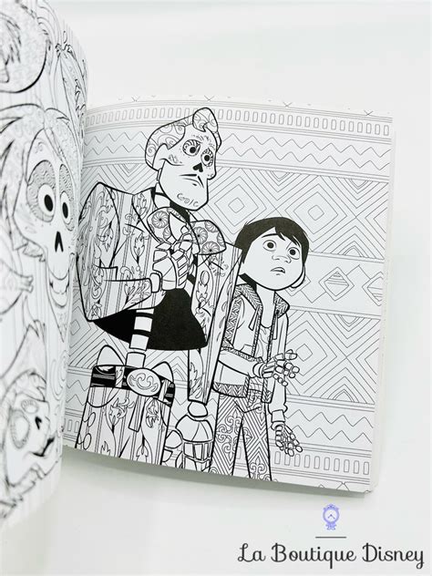 Livre Coloriages Coco Les carrés d Art thérapie Disney Pixar Hachette