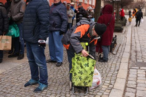 Magia Wi T Tysi Ce Paczek Dla Potrzebuj Cych Rozdano Na Ostrowie Tum