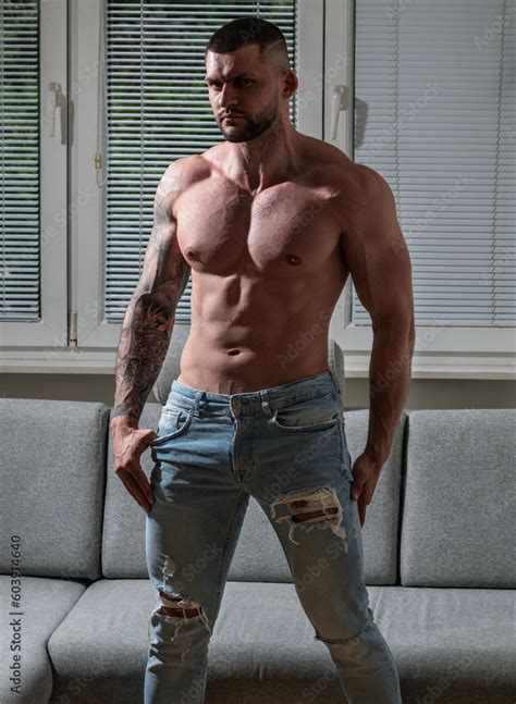 Foto De Seductive Gay Muscular Body Of Man Strong Brutal Guy Sexy