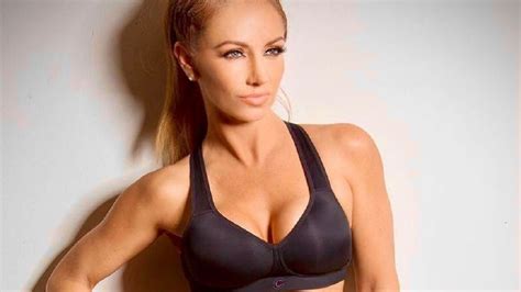 Así luce MAYA KARUNNA de Caló en BIKINI a sus 47 años Espectacular