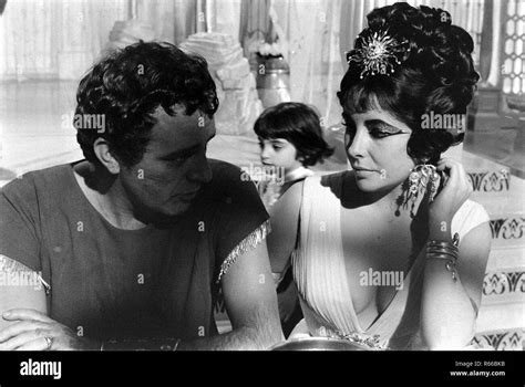 Elizabeth Taylor Cleopatra 1963 Directed Black And White Stock Photos