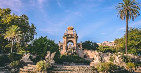 Historical Structure With Fountain · Free Stock Photo