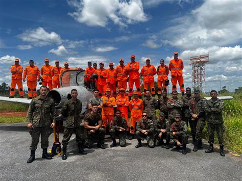 Militares do Bemad se capacitam para combate a incêndio em aeronave