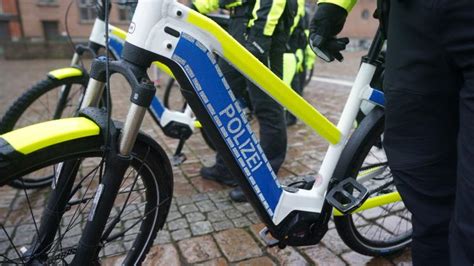 Polizei F Hrt In Kiel Nun Auch Mit Dem Rad Streife Shz