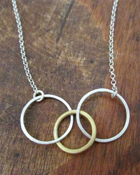 Interlocking Circle Necklace Three Circles Necklace Dainty Etsy