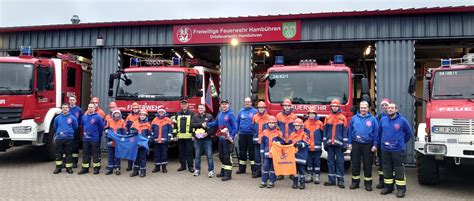 Jugendfeuerwehr Freut Sich Ber Neue Bekleidung Frewillige Feuerwehr