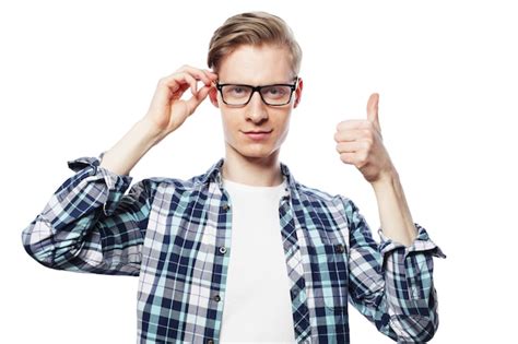 Retrato De Un Hombre Con Gafas Mostrando El Pulgar Hacia Arriba Sobre