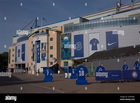 Stadion Stamford Bridge Fotos Und Bildmaterial In Hoher Aufl Sung Alamy