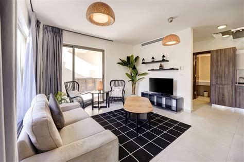 Shoreline Apartment