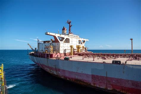 SMIT Team Arrives at Decaying FSO Safer in Red Sea