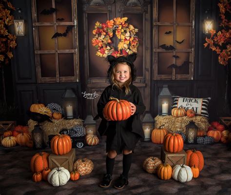 19 Halloween Photo Booth Ideas To Spook Up Your Party