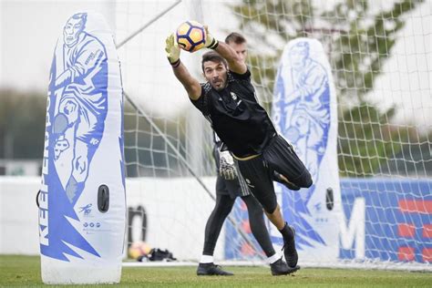 L Allenamento Della Juve Prima Del Chievo Foto Sportmediaset