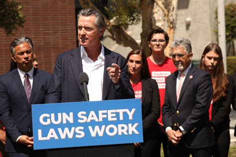 Newsom Calls For U S Constitutional Amendment On Gun Control Los Angeles Times