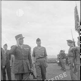 ImagesDéfense Revue des troupes par le général d armée Jean de Lattre