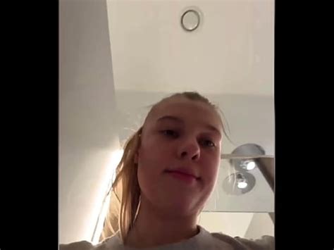 Fingering Tight Pussy In Public Changing Room XVIDEOS