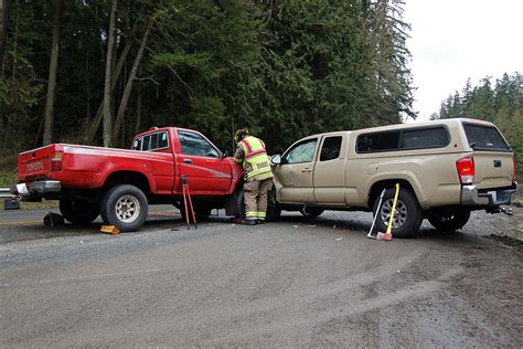 Head On Collision Blocks Sequim Traffic Sequim Gazette