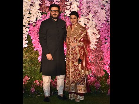 Akash Ambani Reception Pics Aishwarya Rai Bachchan Lets Aaradhya Steal