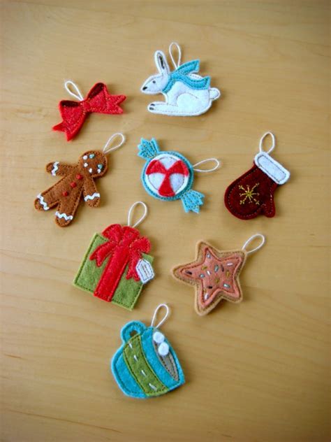 Diy Felt Christmas Tree Ornaments Shelterness