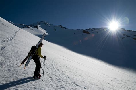 Backcountry Skiing Mount Shasta With A Guide Ca 57hours