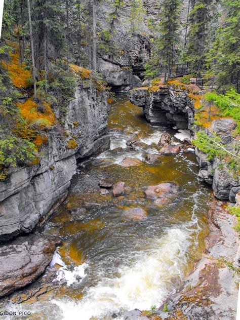 Bildet landskap natur stein foss lita elv bekk villmark snø