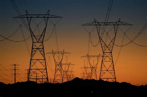 Billion Dollar Power Lines Finally Inching Ahead To Help Us Grids