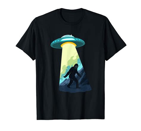 Bigfoot Is An Alien From A UFO Sasquatch Graphic Novelty Tee Vintage