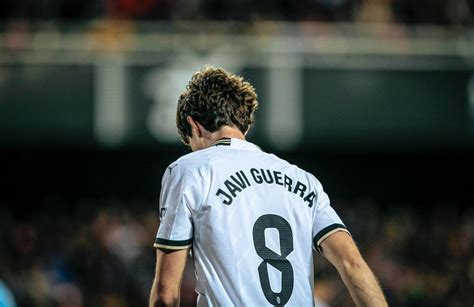 El Once Titular Del Valencia CF Ante El Real Madrid Con Javi Guerra