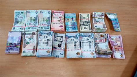 Hyderabad Cisf Seize 103 Crore Foreign Currency From Passenger At