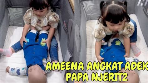 KAKAK AMEENA BELAJAR GENDONG ADEK DI BAWA LARI YouTube