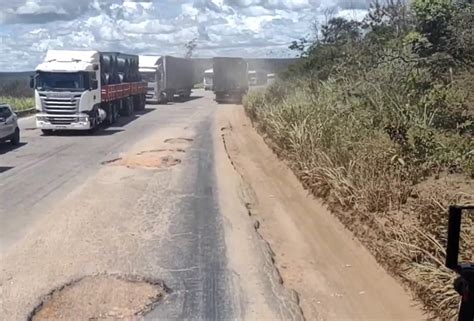 Caminhoneiros Pedem Socorro Para Trafegarem Na BR 116 Brasil Do Trecho