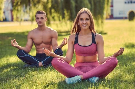 Conceito De Estilo De Vida Saud Vel Casal De Fitness Jovem Feliz