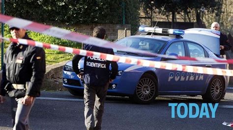 Omicidio A Ostia Antica Spara Alla Moglie Con Un Fucile Da Caccia E La