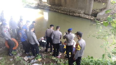 Mayat Tanpa Identitas Ditemukan Di Bawah Jembatan Sambong Batang Ada