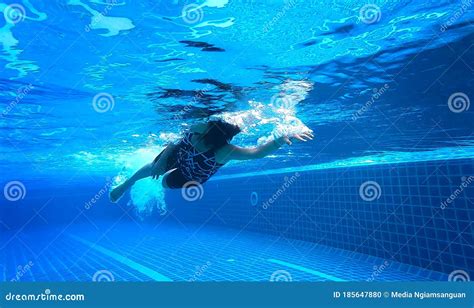 Women Swim In A Freestyle Swimming Style That Is Standard Swimming