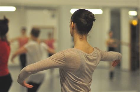 Ballett Im Hof Birgit Nitsch B Hnentanz Projekte Zeitgen Ssischer Tanz