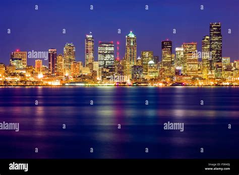 Seattle skyline at night Stock Photo - Alamy