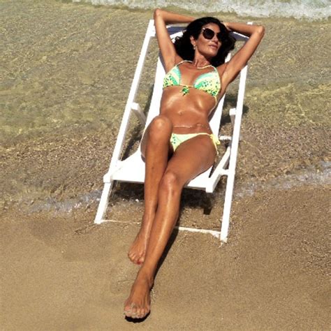 Busty Babe Pamela Prati Looks Hot In Mini Bikini 16 Photos