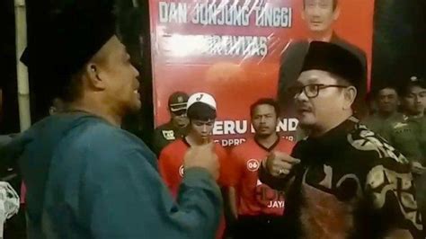 Kapolsek Dan Kades Martopuro Pasuruan Nyaris Adu Jotos Di Depan Spanduk