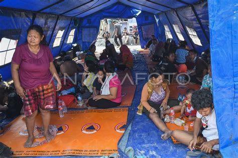 Penanganan Korban Kebakaran Kapuk Muara Jakarta ANTARA Foto