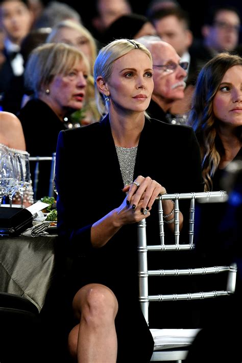 Charlize Theron Llevó Diamantes A Los Sag Awards 2020 Vogue