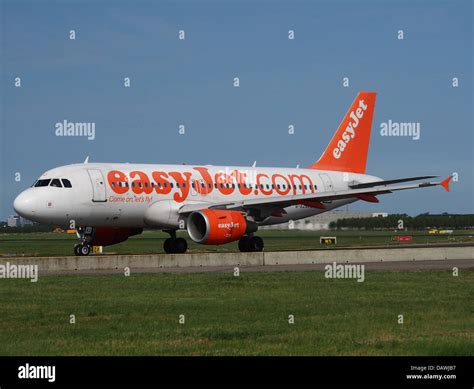 G EZAJ EasyJet Airbus A319 111 1 Stock Photo Alamy