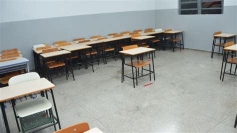 Teto de escola municipal desaba e deixa 5 crianças feridas em Goiânia