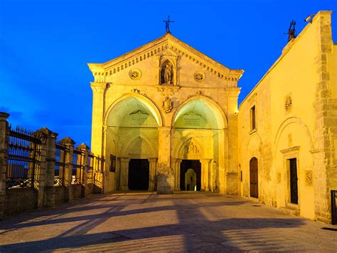 Monte Santangelo E Il Santuario Di San Michele Nel Gargano Appulia