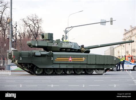 T 14 Armata Char De Bataille Russe Principal Sur La Rue De La Ville