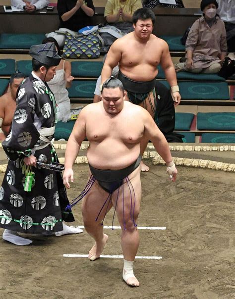 【秋場所】朝乃山が学生横綱・川副を圧倒 元大関の実力示し「当たったからには倒しに行く」 東スポweb