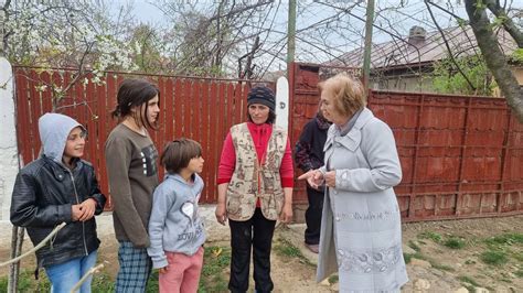 Sprijin Din Partea Autorit Ilor Din Nucet Pentru O Familie Defavorizat